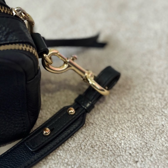 Marc Jacobs Women Black
The Softshot 17 Leather Crossbody - Picture 6 of 10